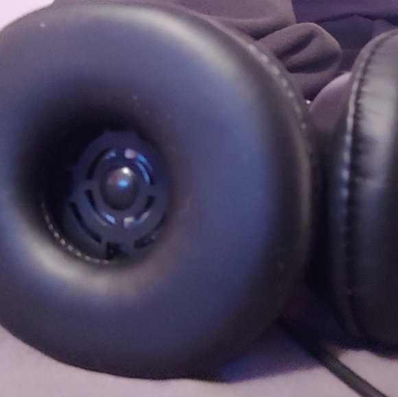 Head phones - Picture 2 of 4